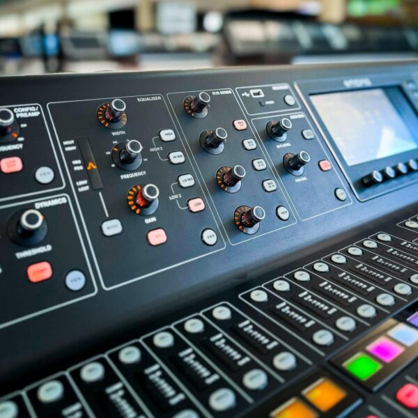 Midas M32 Live Digital Mixing Console – Used
