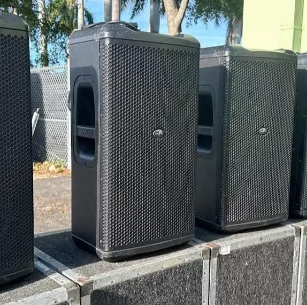 D.A.S. Audio AVANT-12A 12” Active Speakers with Road Case – Used